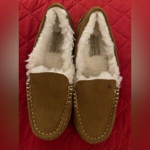 Koolaburra UGG Size 7 Women’s Brown Suede Slippers with White Sherpa Lining NWOT